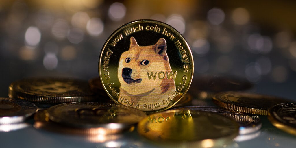 Dogecoin, Solana Post Double-Digit Losses as Crypto Market Momentum Stalls