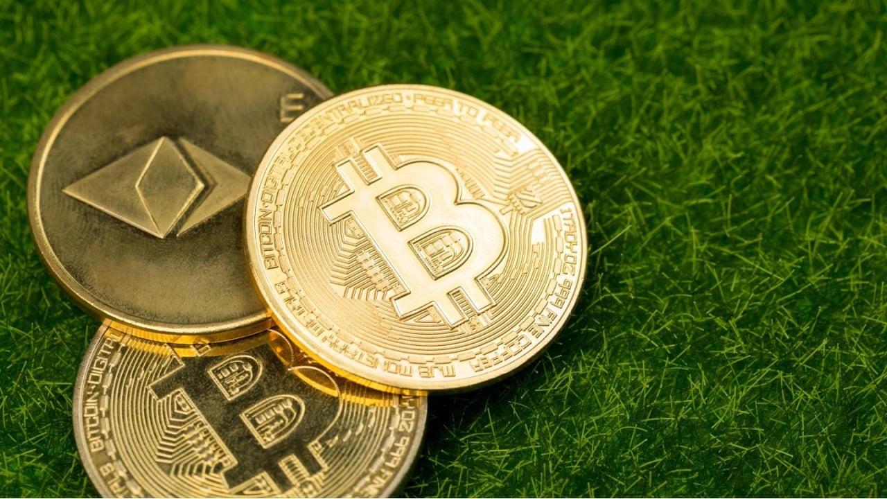 Bitcoin ETFs Roar Back After Three-Day Dip as Ether ETFs Extend Inflow Streak to Twelfth Day